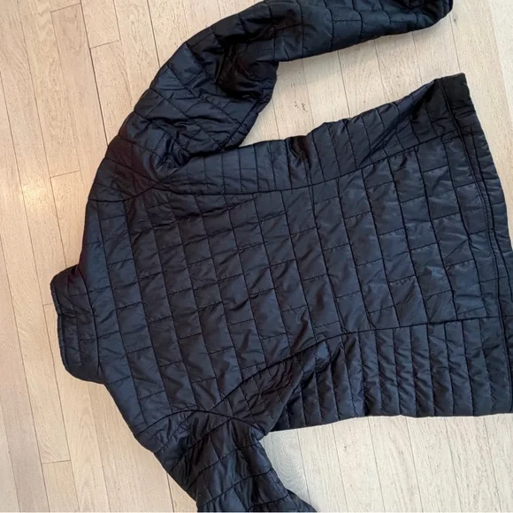 Patagonia Women's Quilted Black Puffer Jacket - Picture 3 of 3